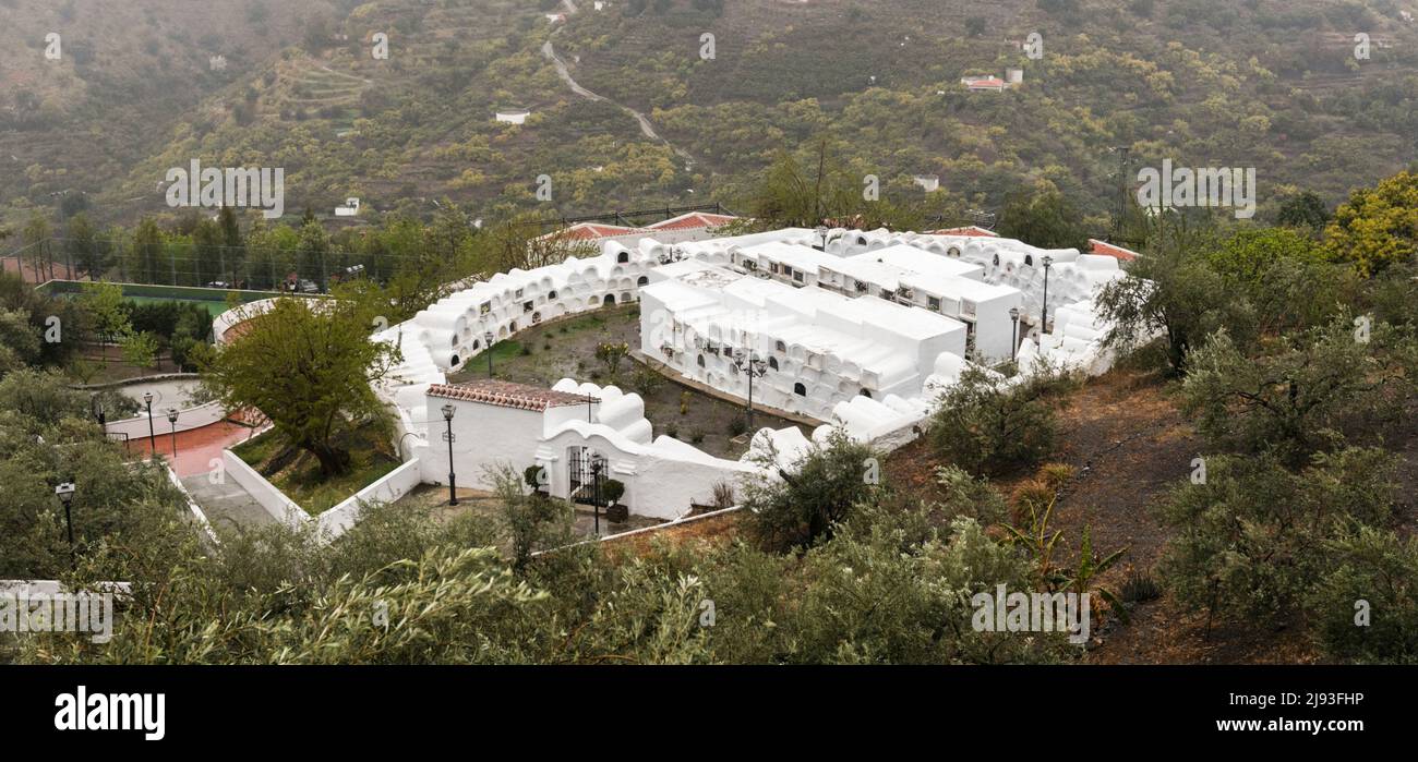 Der kreisförmige Friedhof in Sayalonga, Provinz Malaga, La Axarquia, Andalusien, Spanien. Es ist einer der wenigen kreisförmigen Friedhofs in Spanien. Stockfoto