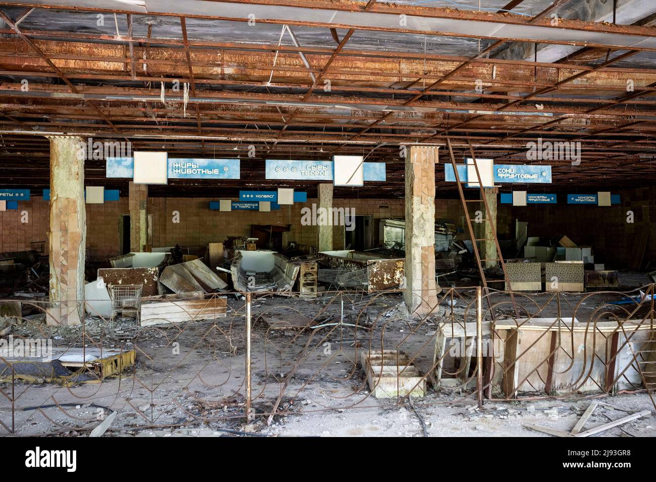 Prypiat, Oblast Kiew, Ukraine. 19.. Mai 2022. Der Supermarkt in Prypiat wurde aufgrund der Katastrophe im Kernkraftwerk Tschernobyl verlassen. (Bild: © Michael Brochstein/ZUMA Press Wire) Stockfoto