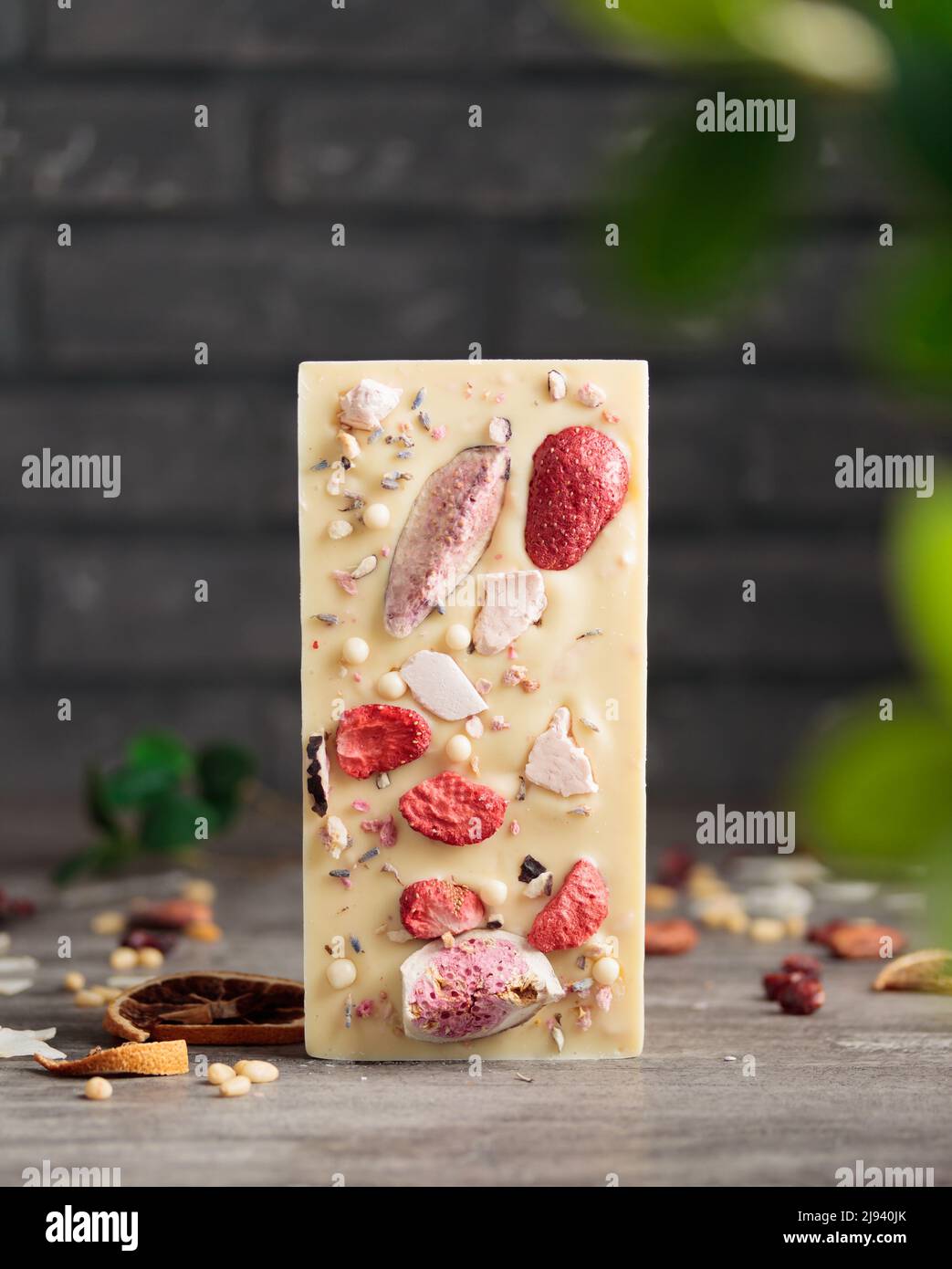 Basteln Sie Schokolade mit Früchten und Nüssen Stockfoto