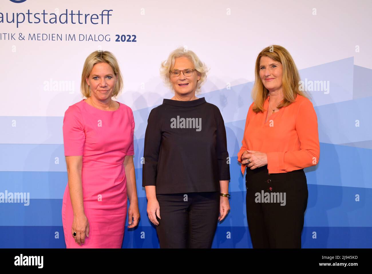 Christine Strobl, Christine Lambrecht und Tina Hassel beim ARD-Hauptstadttreff in Berlin. Berlin, 19.05.2022 Stockfoto