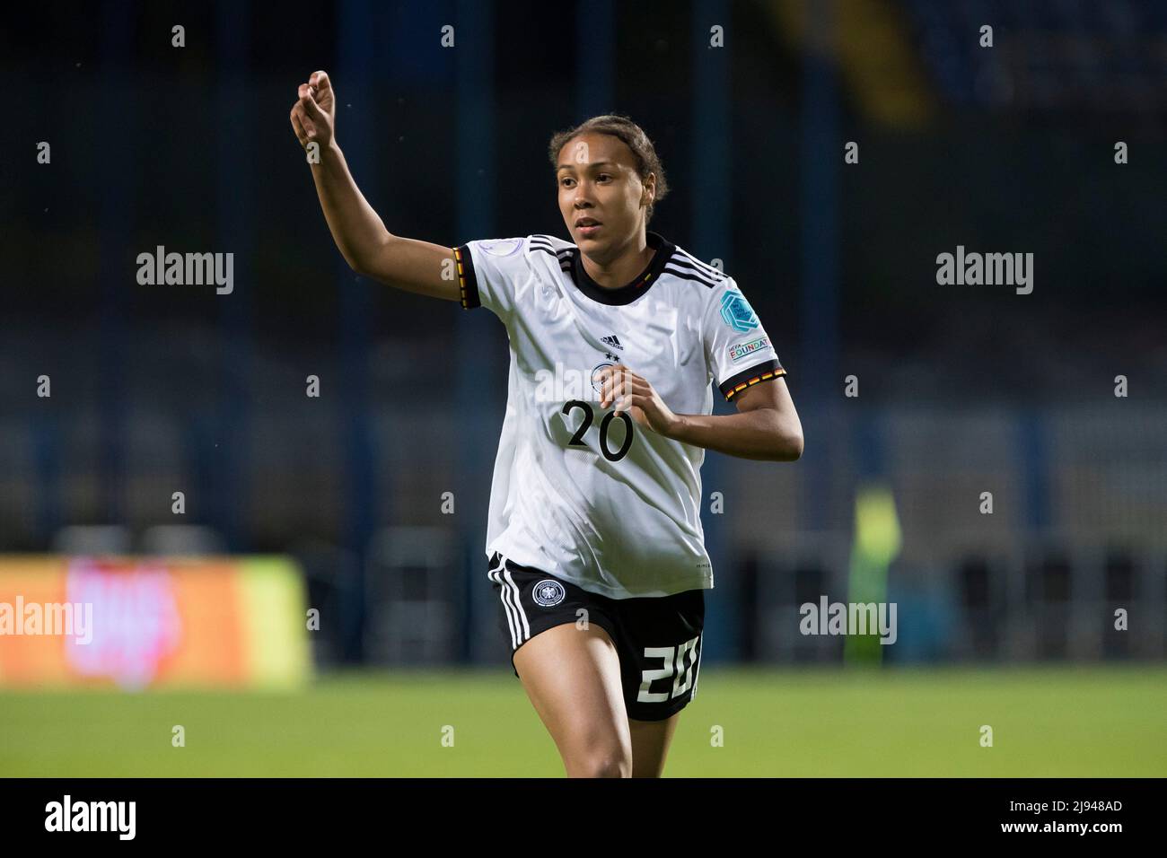 Zenica, Bosnien und Herzegowina, 15.. Mai 2022. Die Deutsche Melina Kruger reagiert während des UEFA Women's U-17 Championship 2022 Finales zwischen Spanien U17 und deutschland U17 im Grbavica Stadium in Sarajevo, Bosnien und Herzegowina. 15.Mai 2022. Kredit: Nikola Krstic/Alamy Stockfoto