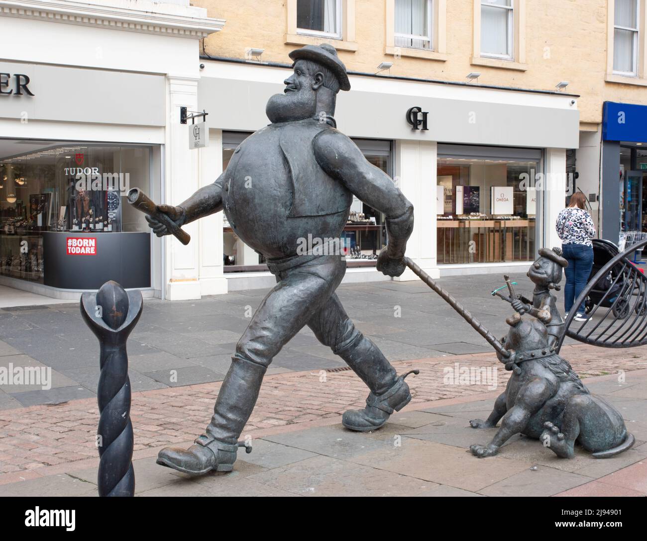 Statue des verzweifelten Dan und Dawg des Hundes und Minnie der Minx auf dem City Square Dundee Stockfoto