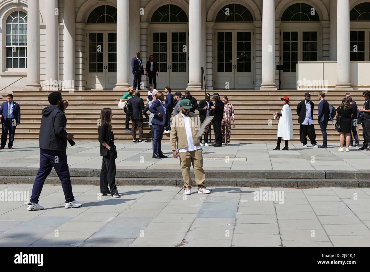 United Nations, New York, USA, 19. Mai 2022 - Bürgermeister Eric Adams zusammen mit C.J. Wallace und Freunde ehren heute im New Yorker Rathaus das lyrische Genie Christopher Notorious B.I.G Wallace zu seinem 50.. Geburtstag. Foto: Luiz Rampelotto/EuropaNewswire FOTOKREDIT ERFORDERLICH. Stockfoto