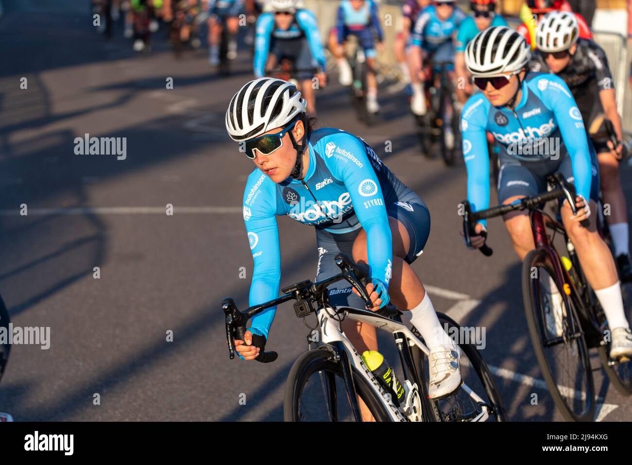 Harriet Dodd vom Team LDN Brother fährt beim Rennen der Sportsbreaks Tour Series in Clacton on Sea, Essex, Großbritannien. Kriterium für den Straßenkreislauf Stockfoto
