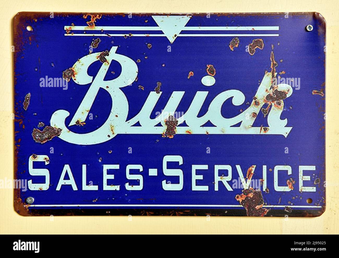 Historisches Vintage verwittert patiniert buick Auto Emaille Händler Wandschild Stockfoto