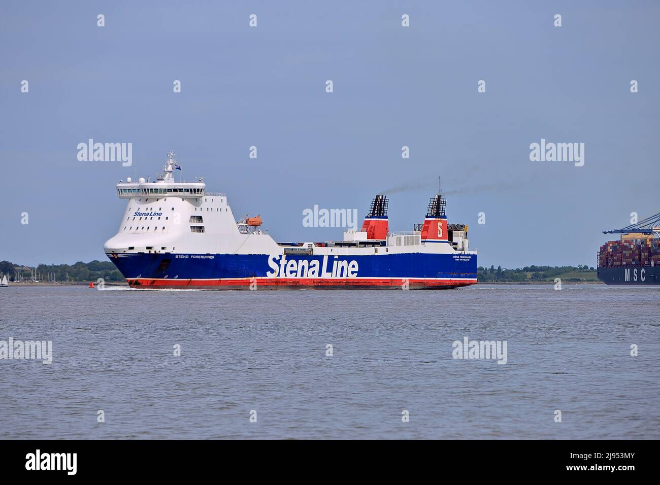 RO-RO (Roll On - Roll Off) Frachtschiff Stena Forerunner verlässt den Hafen von Harwich Essex UK Stockfoto