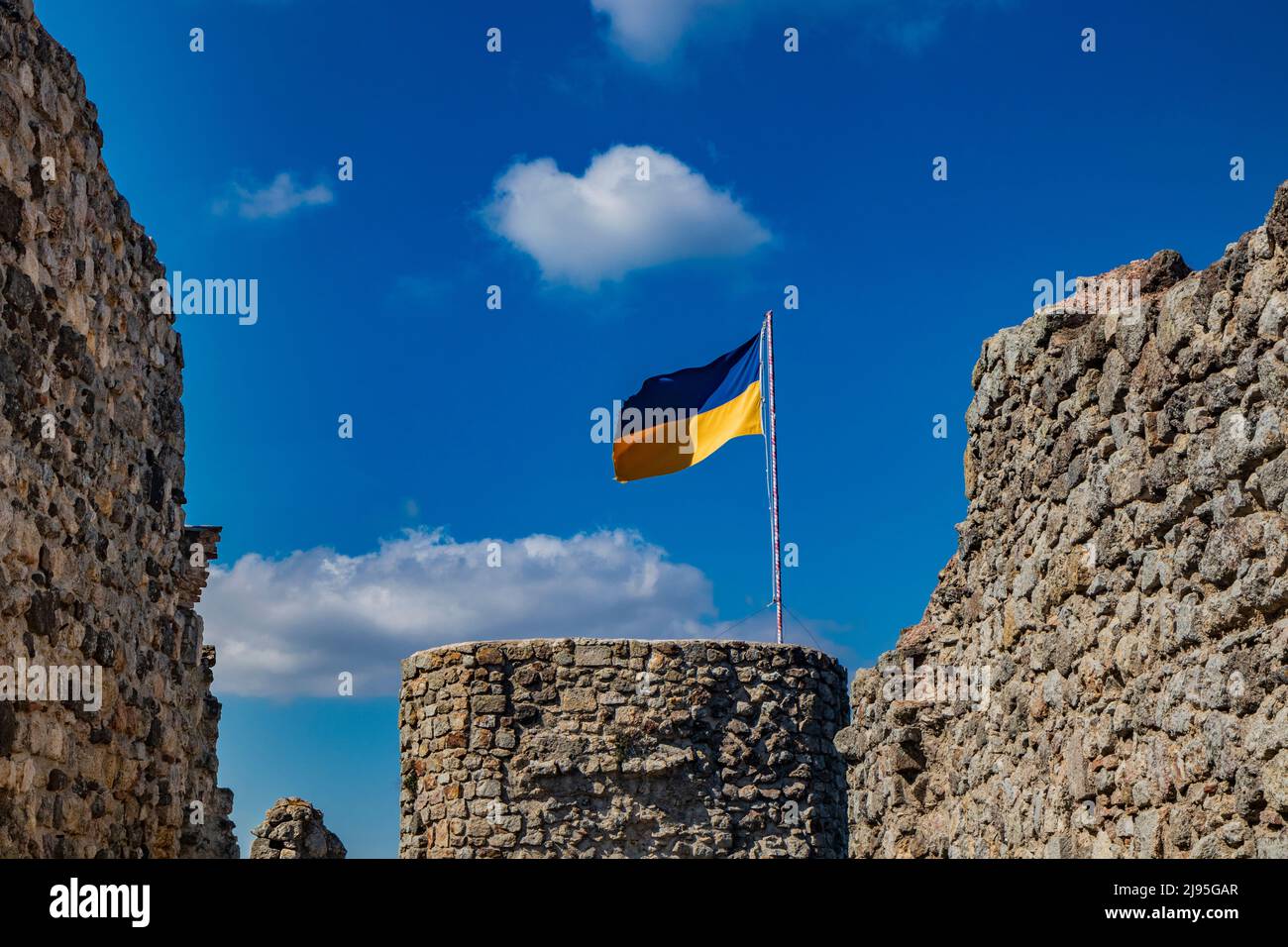 Das kleine Dorf Tolfa, in Latium. Überreste der alten Mauern der