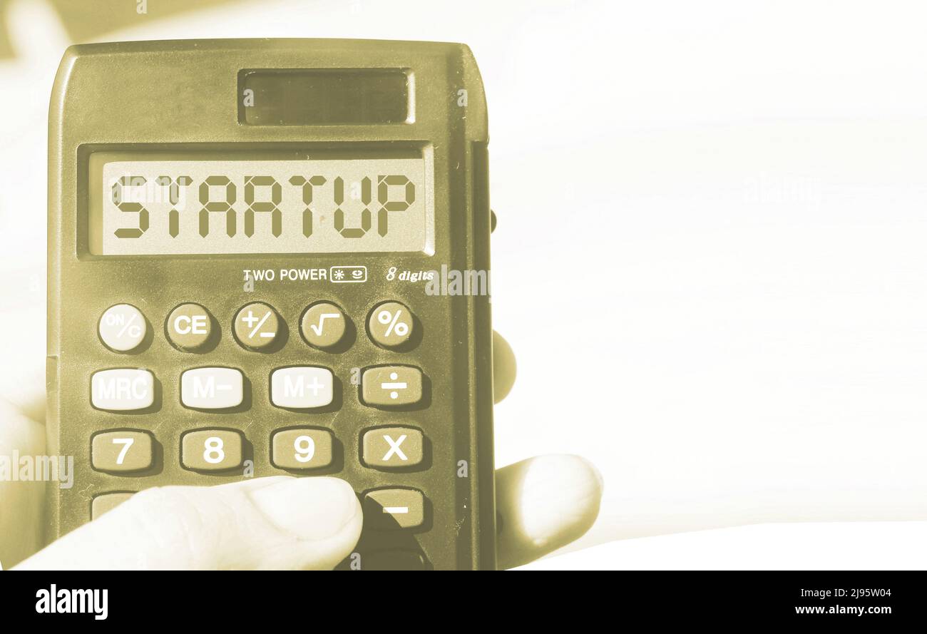 Word-Startup auf Rechner-Display, Strandlandschaft. Neues Geschäftskonzept. Stockfoto