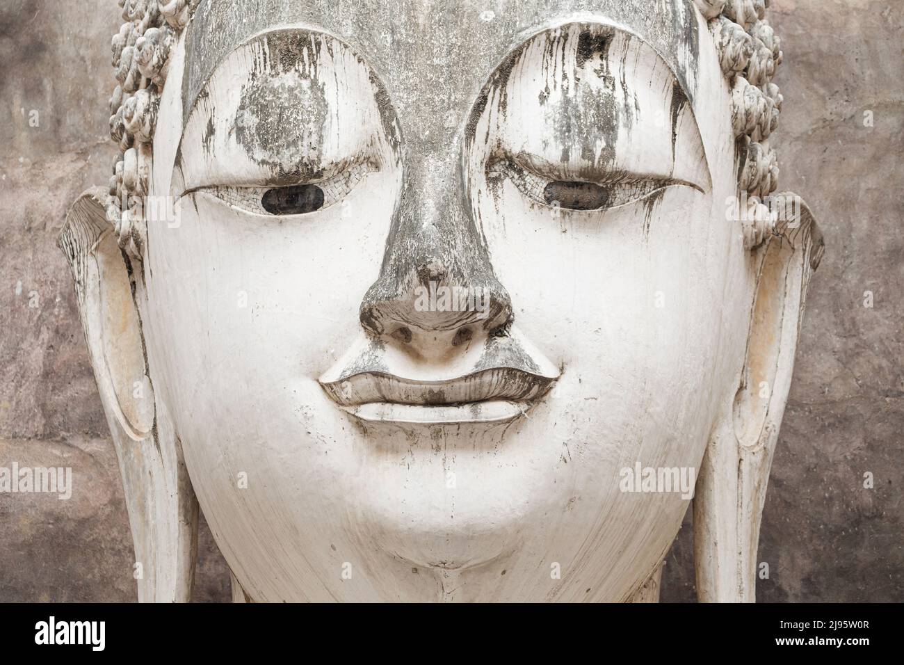 Kopf des Großen Buddha im Wat Si Chum, Sukhothai, Thailand. Stockfoto