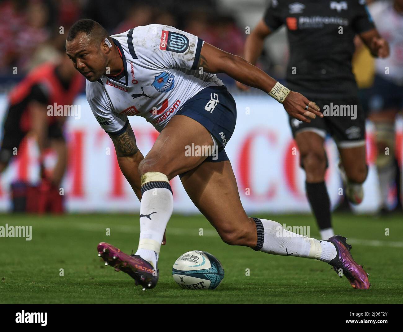 Cornal Hendricks von Vodacom Bulls, geht rüber für Bulls 5. versuchen, es 17-31 zu machen Stockfoto