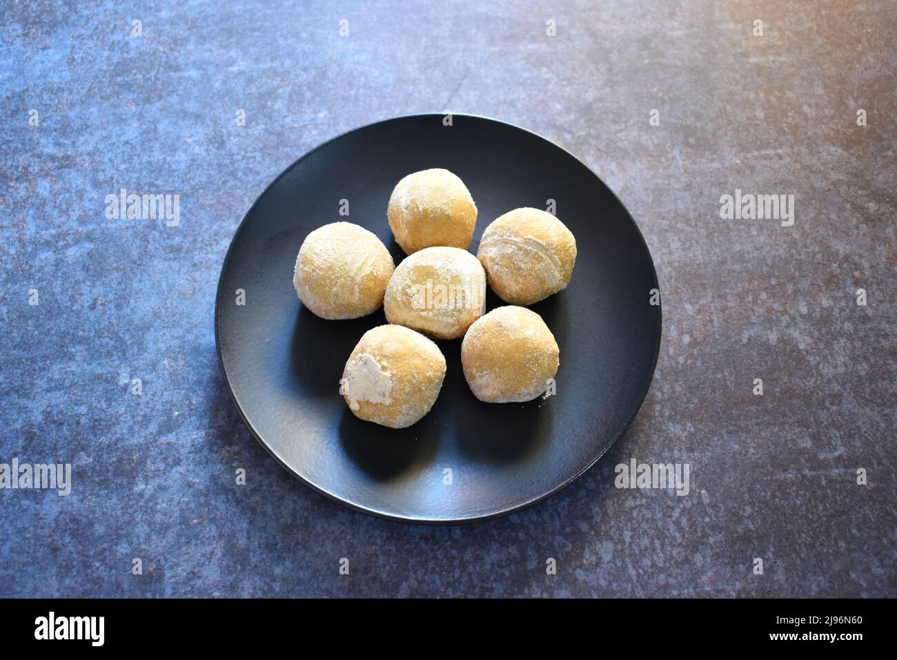 Besan laddu Indisches traditionelles Dessert aus Gramm Mehl Stockfoto