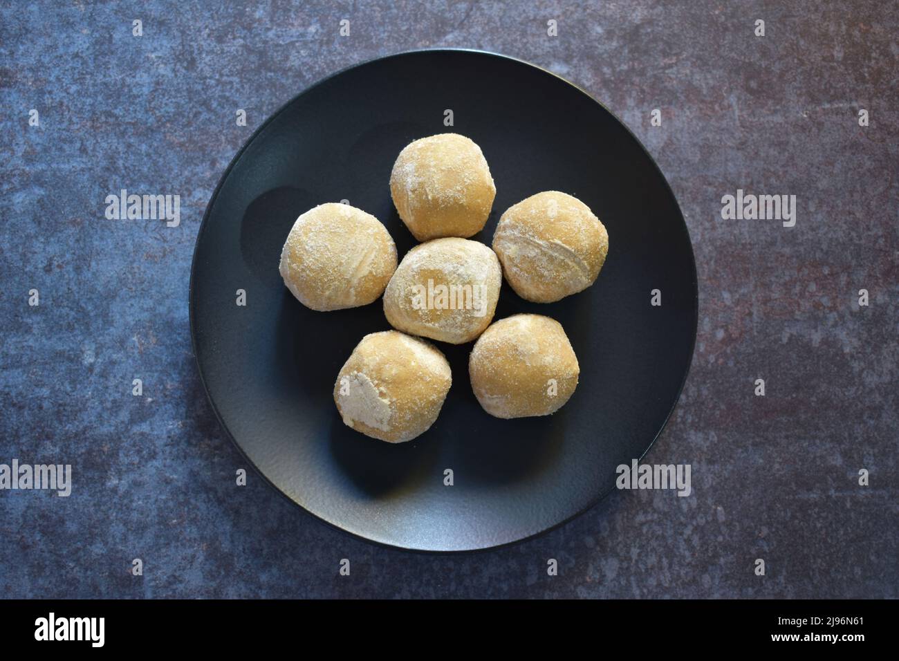 Besan laddu Indisches traditionelles Dessert aus Gramm Mehl Stockfoto