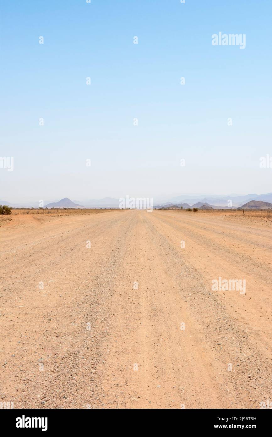 Landschaftsansicht der endlosen Horizonte des Tsaris Passes (auf der C19 Straße durch die Tsaris Berge) in der Namib Wüste, Namibia, Südafrika Stockfoto