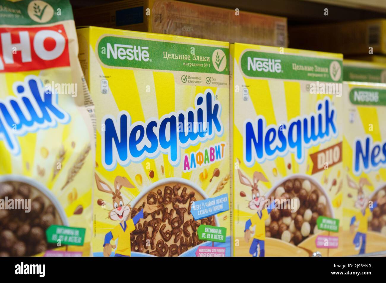 Tjumen, Russland-03. Mai 2022: Nesquik Chocolate. Nequik gehört der Schweizer Firma Nestle Stockfoto