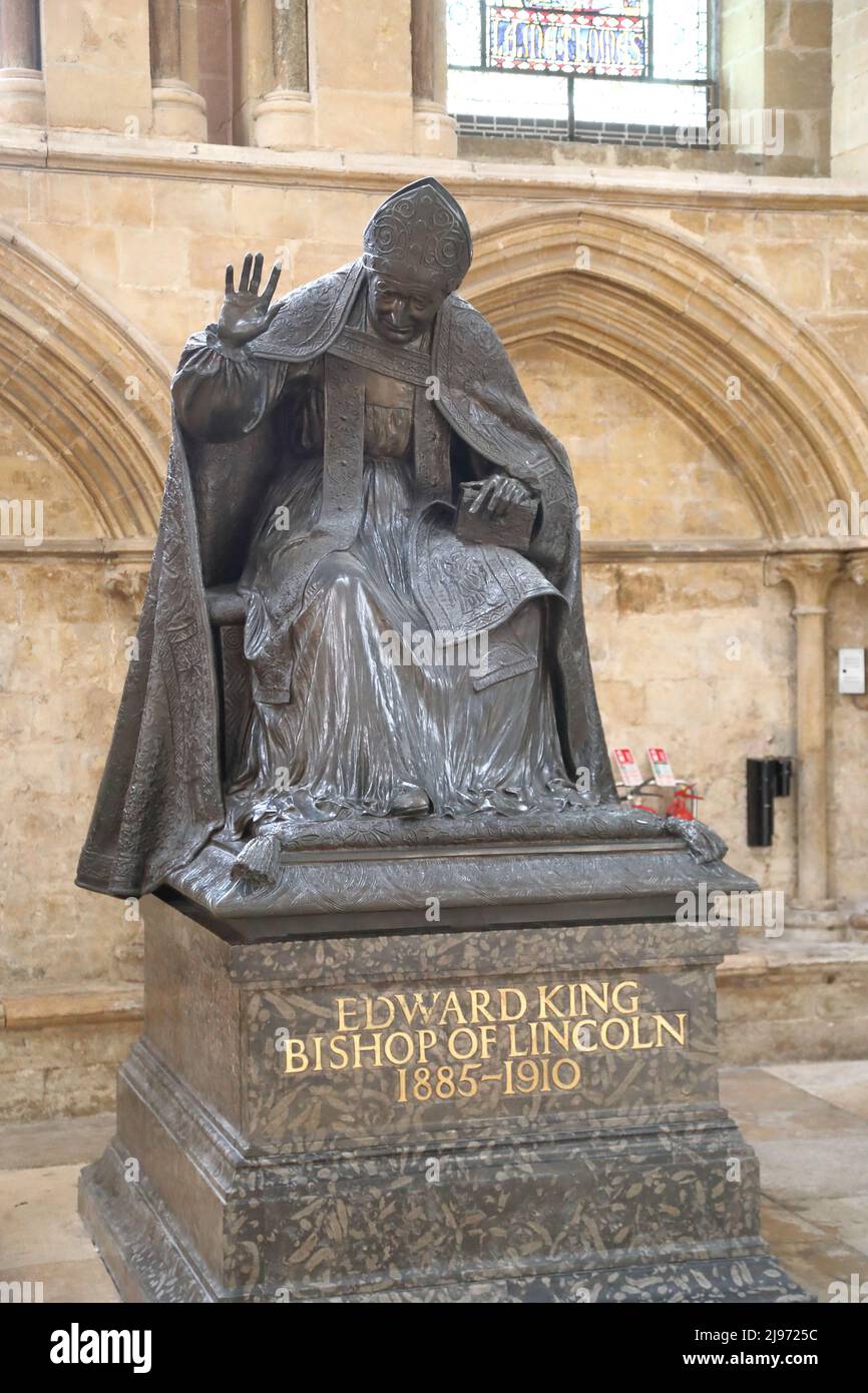 Skulptur des Bischofs von Lincoln Edward King in der Lincoln Cathedral, Lincoln, Großbritannien Stockfoto