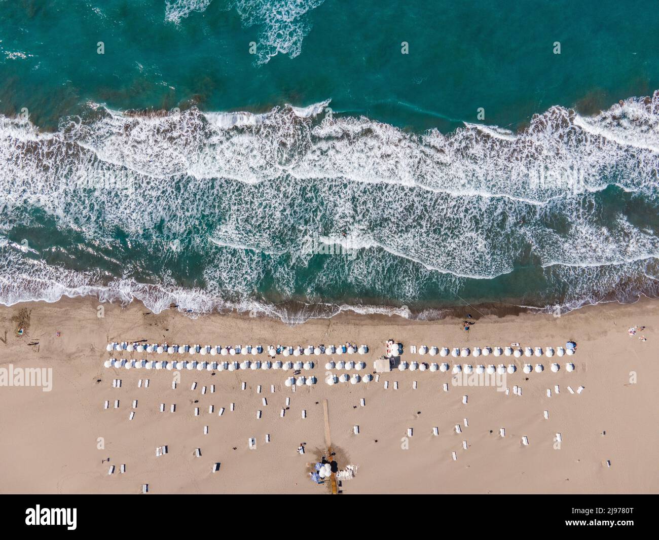 Vogelperspektive auf den Strand von Patara, aufgenommen mit Drohne - Kaş, Antalya, Türkei Stockfoto