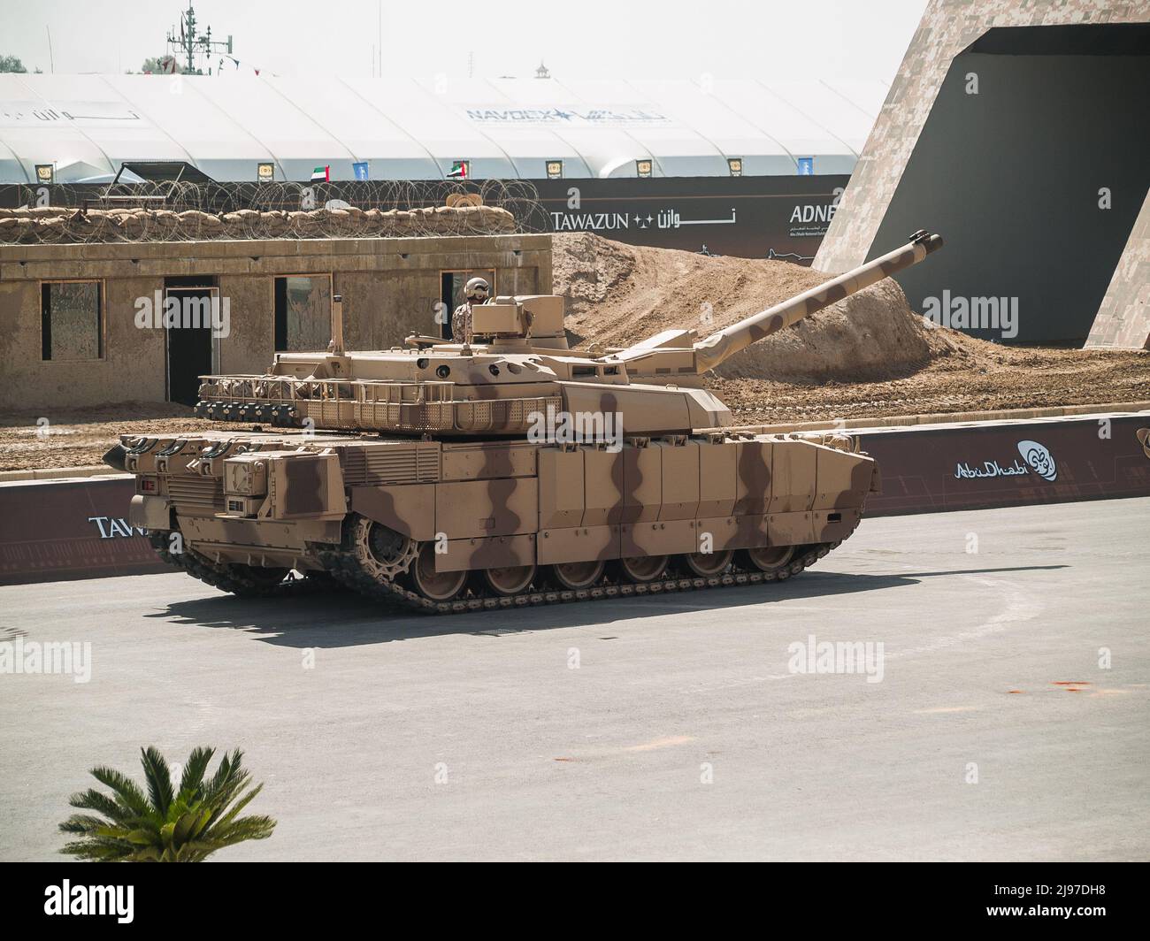 Abu Dhabi, VAE - 23. Februar. 2011: Nexter Systems UAE (Vereinigte Arabische Emirate) Streitkräfte Leclerc MBT (Hauptkampfpanzer) auf der militärischen Ausstellung IDEX 2011 Stockfoto