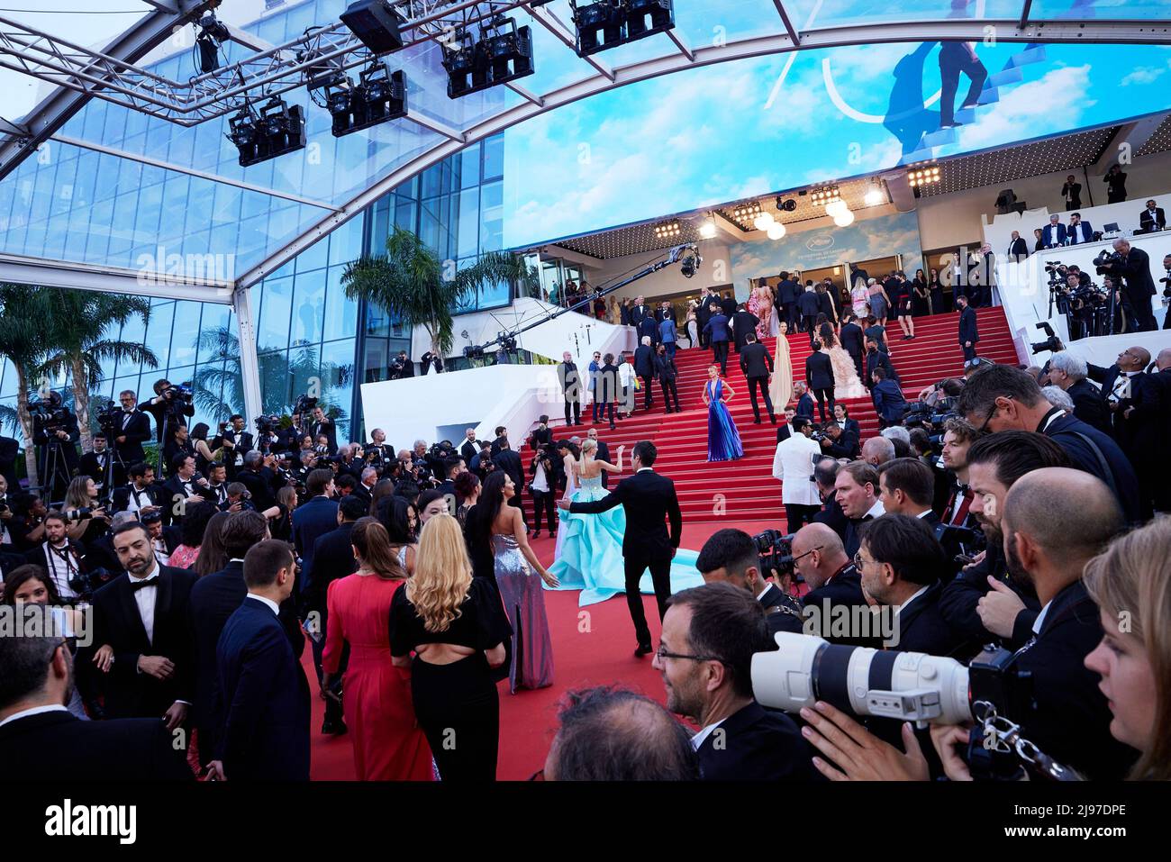 Cannes, Frankreich. 20.. Mai 2022. Three Thousand Years of Longing’ Darsteller - Festival Cannes Red Carpet 20. Mai 2022 mit Fantasy Romance ‘Three Thousand Years of Longing’ Premiere auf den Filmfestspielen von Cannes. Unter der Regie von George Miller, der vor allem für seine dystopische ‘Mad Max’-Reihe bekannt ist, ist Tilda Swinton als Stipendiatin mit den Namen Alithea, Idris Elba, Sabrina Elba Credit: ambra vernucci/Alamy Live News zu sehen Stockfoto