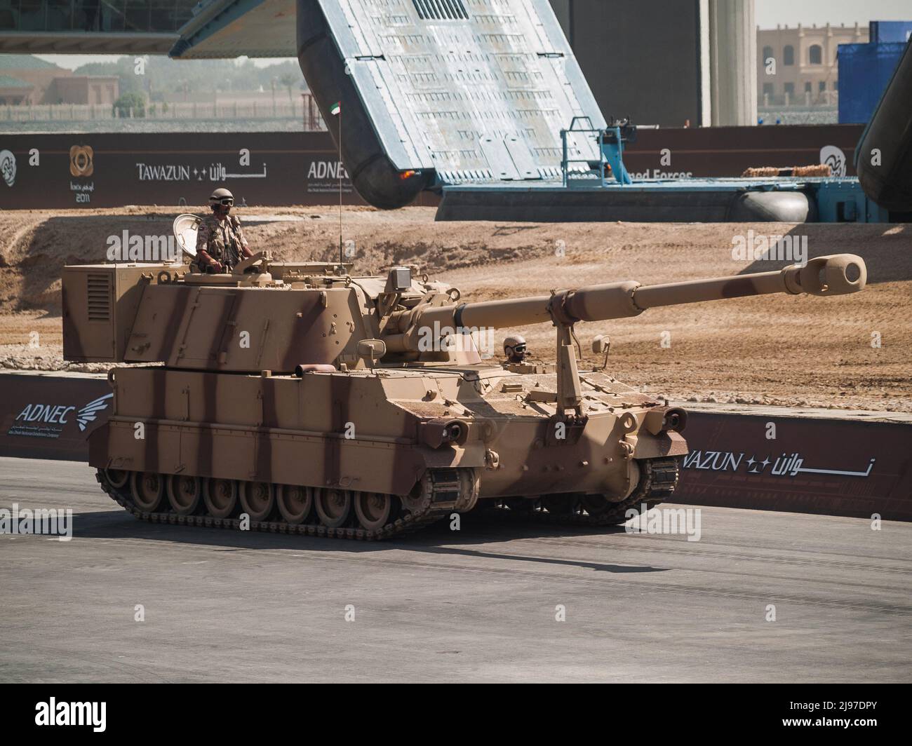 Abu Dhabi, VAE - 23. Februar. 2011: Die M109 155mm selbstfahrende Haubitze in IDEX 2011 Stockfoto