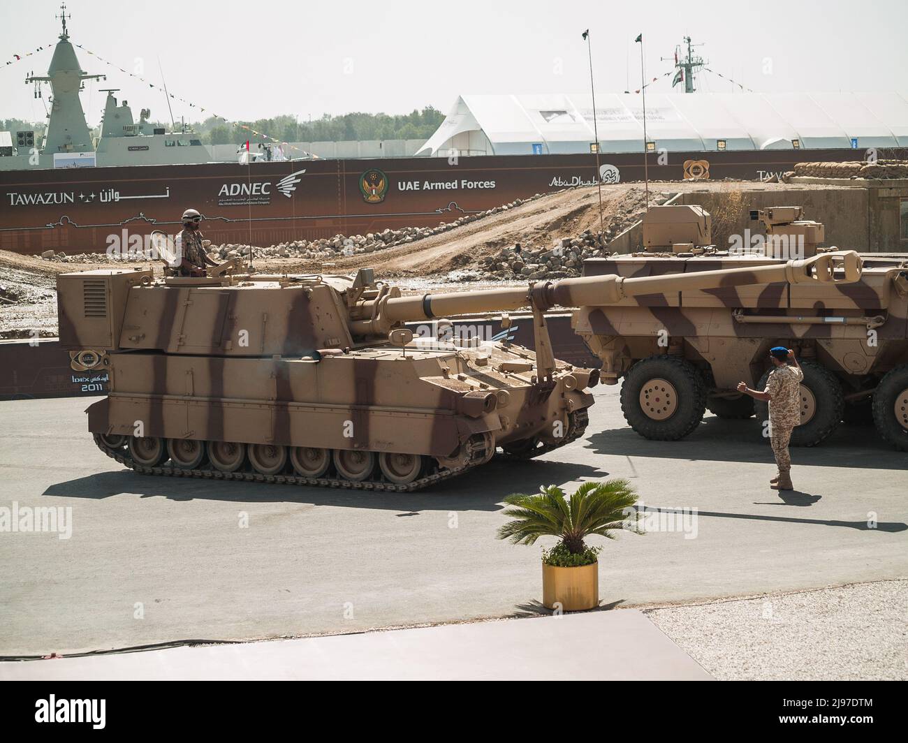 Abu Dhabi, VAE - 23. Februar. 2011: Die M109 155mm selbstfahrende Haubitze in IDEX 2011 Stockfoto