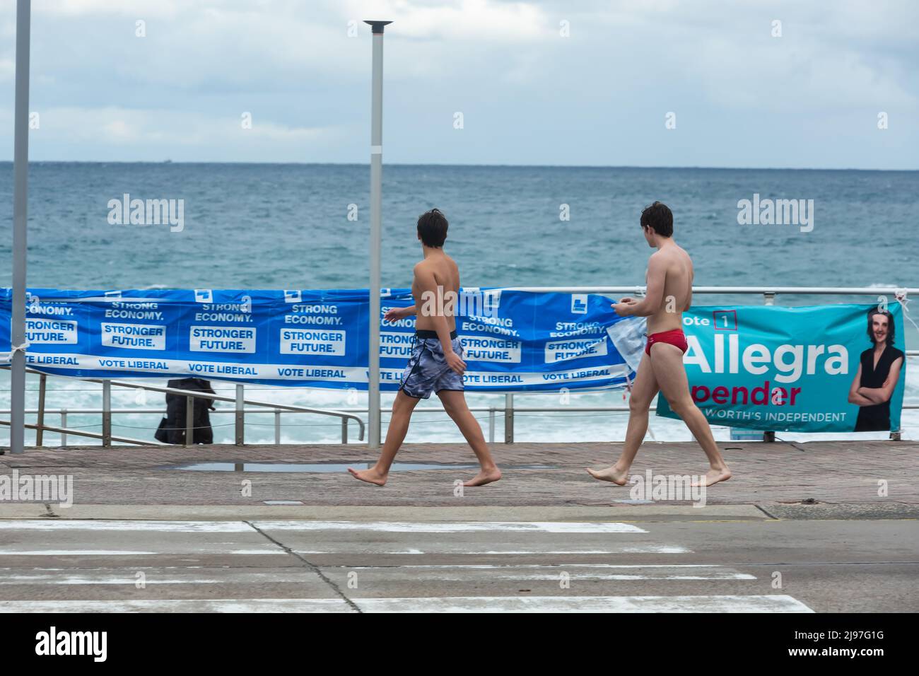 Sydney, Australien. Samstag, 21.. Mai 2022. Der Bondi Surf Bathers Life Saving Club in der Wählerschaft von Wentworth wird als Wahllokal genutzt, als Australier an den Umfragen in Bondi Beach. Quelle: Paul Lovelace/Alamy Live News Stockfoto