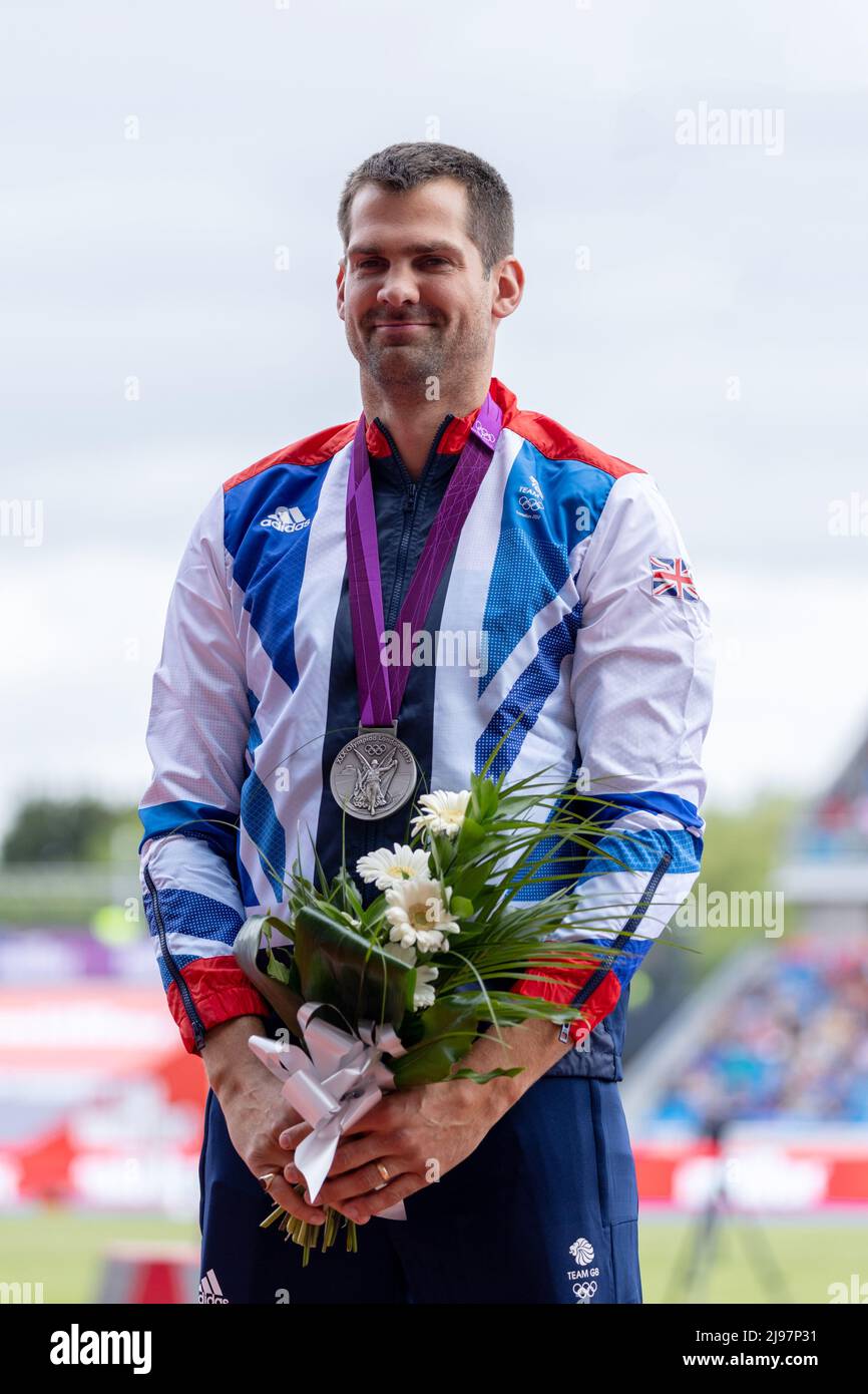 Birmingham, Großbritannien. 21.. Mai 2022. Robbie Grabarz vom Team GB erhält eine Silbermedaille für den London 2012 High Jump, nachdem Ivan Ukhov bei der Müller Diamond League Leichtathletik-Veranstaltung im Alexander Stadium in Birmingham, Großbritannien, die Goldmedaille abgezogen wurde. Kredit: Sporting Pics / Alamy Live Nachrichten Stockfoto