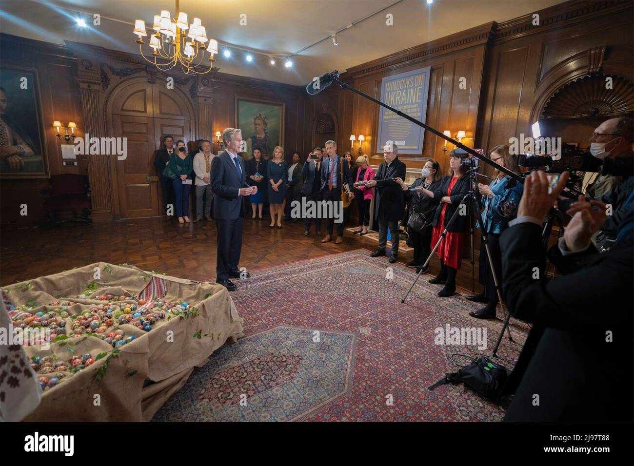 New York City, Vereinigte Staaten von Amerika. 19. Mai 2022. US-Außenminister Antony Blinken spricht nach einem Besuch des Ukrainian Institute of America am 19. Mai 2022 in New York City, New York, mit den Medien. Kredit: Freddie Everett/State Department/Alamy Live Nachrichten Stockfoto