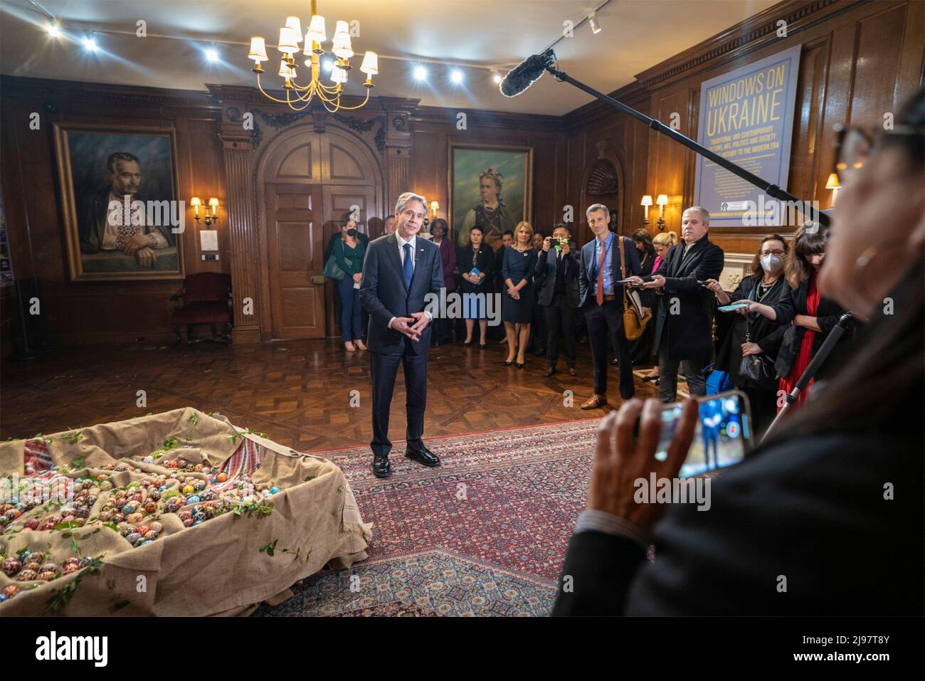 New York City, Vereinigte Staaten von Amerika. 19. Mai 2022. US-Außenminister Antony Blinken spricht nach einem Besuch des Ukrainian Institute of America am 19. Mai 2022 in New York City, New York, mit den Medien. Kredit: Freddie Everett/State Department/Alamy Live Nachrichten Stockfoto