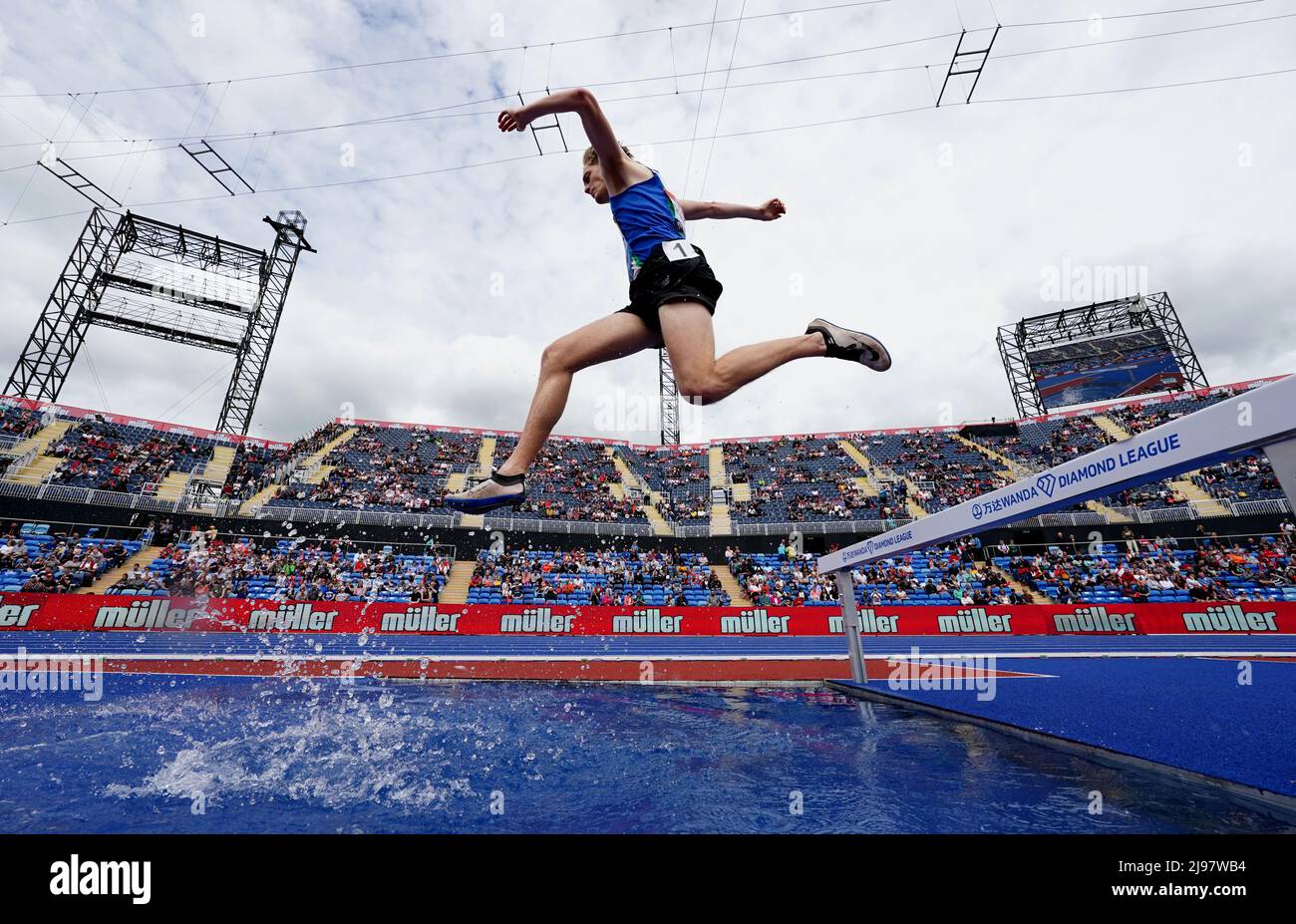 Der britische George Phillips in Aktion während der Männer-Steeplechase 3000m während des Muller Birmingham Diamond League-Treffens im Alexander Stadium, Birmingham. Bilddatum: Samstag, 21. Mai 2022. Stockfoto