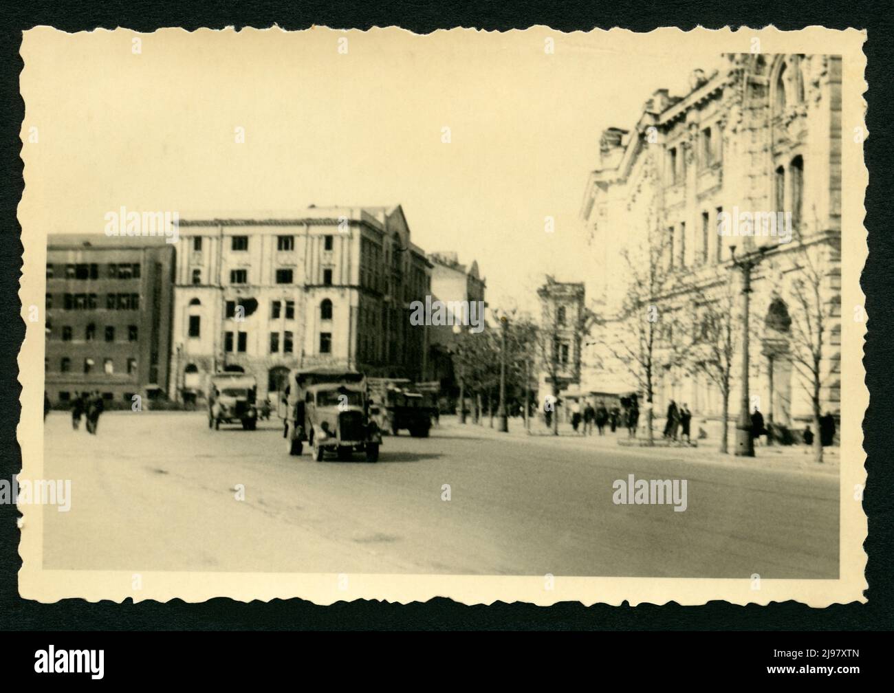 Europa, Ukraine, Charkow ( Charkiw ) , im 2. Weltkrieg, während der deutschen Besetzung, 1943 , Lastwagen der Deutschen Wehrmacht , fotografiert von dem Pionier Bruno Feltz . / Europa, Ukraine, Charkiw, im 2. Weltkrieg, während der deutschen Besatzung, 1943, Lastwagen der deutschen Armee, Fotograf der Pionier Bruno Feltz. Stockfoto