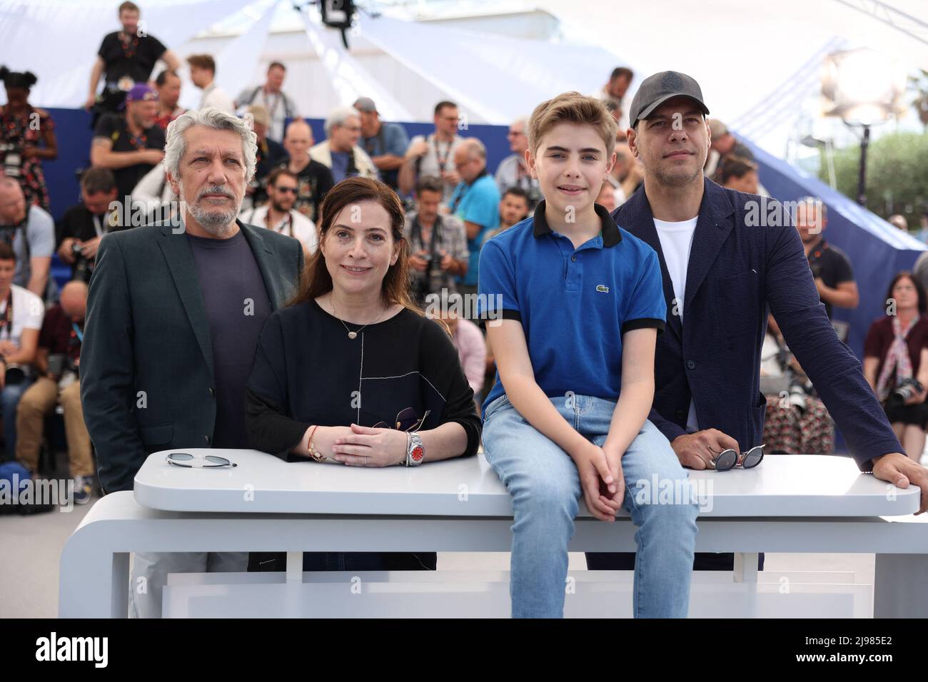 Alain Chabat, Anne Goscinny, Simon Faliu und Laurent Lafitte nehmen am 75. 21. Mai 2022 in Cannes, Frankreich, an der Fotoserie „Le Petit Nicolas - Qu'est CE Qu'on attend Pour Etre Heureux“ Teil. Foto von David Boyer/ABACAPRESS.COM Stockfoto