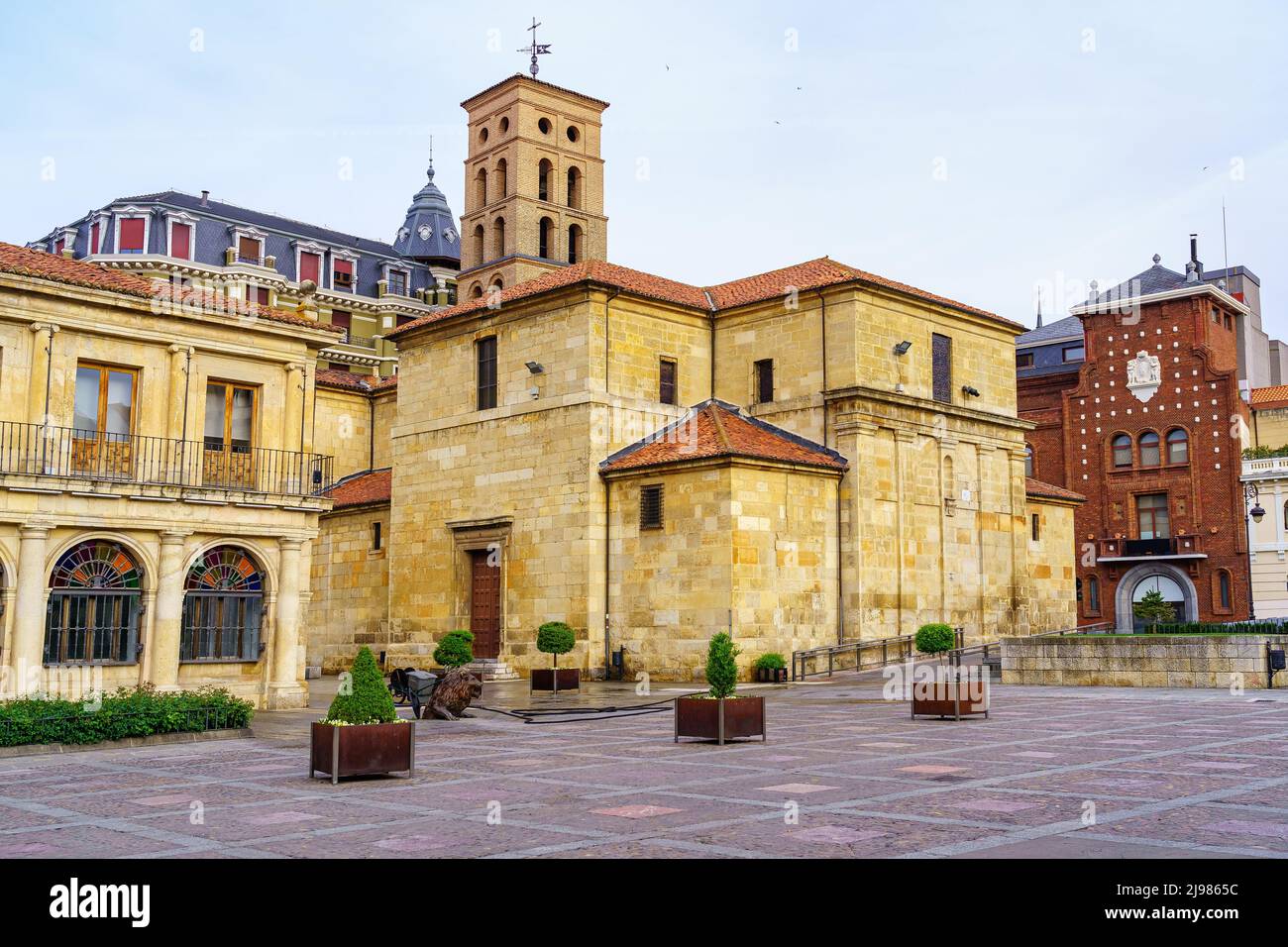 Rathausplatz in der mittelalterlichen Stadt Leon, Spanien. Stockfoto
