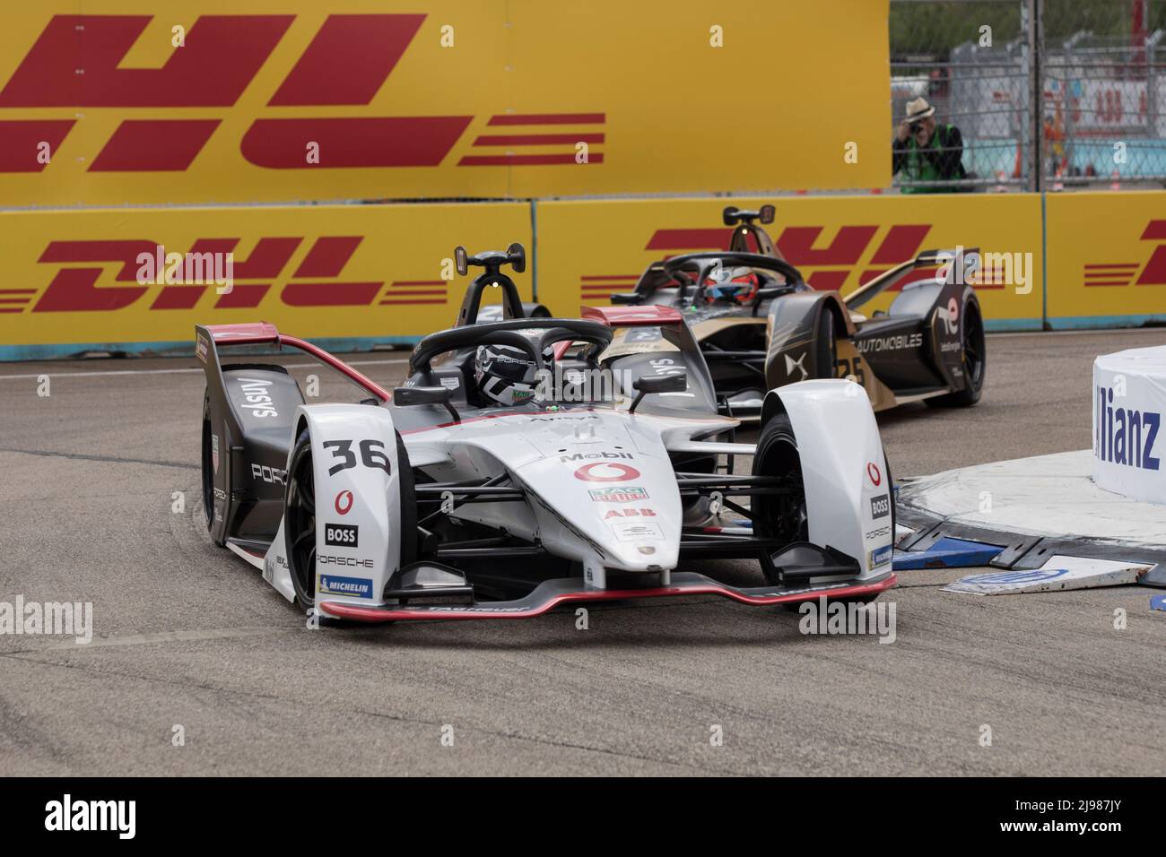 Berlin, 14.. Mai 2022. 2022 Shell Recharge Berlin E-Prix, Runde 7 der ABB FIA Formel E Weltmeisterschaft 2021-22, Tempelhof Airport Circuit in Berlin, Deutschland im Bild: #36 Andre LOTTERER (GER) vom TAG Heuer Porsche Formel E Team © Piotr Zajac/Alamy Live News Stockfoto