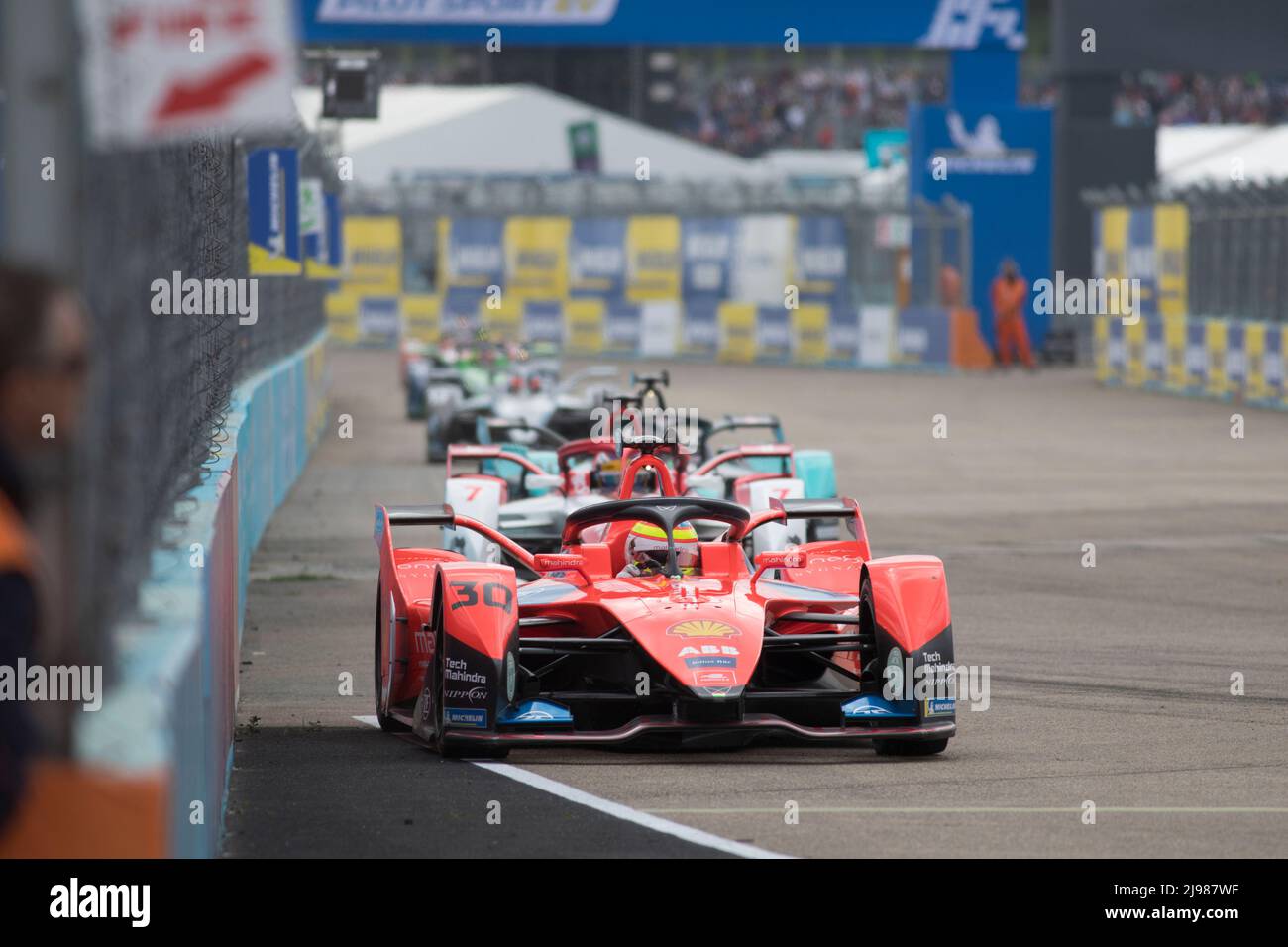 Berlin, 14.. Mai 2022. 2022 Shell Recharge Berlin E-Prix, Runde 7 der ABB FIA Formel E Weltmeisterschaft 2021-22, Tempelhof Airport Circuit in Berlin, Deutschland im Bild: #30 Oliver ROWLAND (GBR) von Mahindra Racing © Piotr Zajac/Alamy Live News Stockfoto