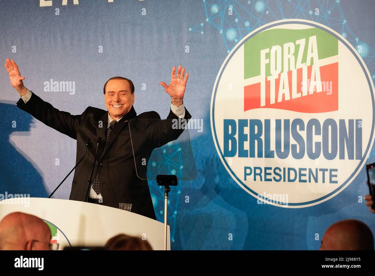 Neapel, Italien. 21.. Mai 2022. Präsident Silvio Berlusconi am zweiten Tag des Forza Italia-Übereinkommens „Italien der Zukunft“, das am 21. Mai 2022 in Neapel auf der Mostra d'oltremare stattfand. Kredit: Unabhängige Fotoagentur/Alamy Live Nachrichten Stockfoto