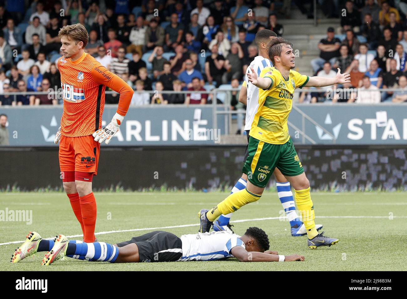 EINDHOVEN - Samy Bourard von ADO Den Haag feiert am 21. Mai 2022 in Eindhoven, Niederlande, den 0-2. Jahrestag des niederländischen Play-offs-Aufstiegsspiels zwischen dem FC Eindhoven und ADO Den Haag im Jan Louwers Stadium. ANP JEROEN PUTMANS Stockfoto