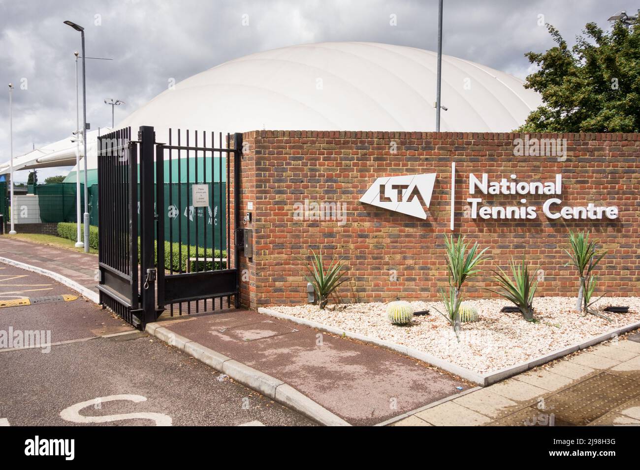 The Sport Canopy at the Lawn Tennis Association's National Tennis Centre, Priory Lane, Roehampton, London, SW15, England, Großbritannien Stockfoto