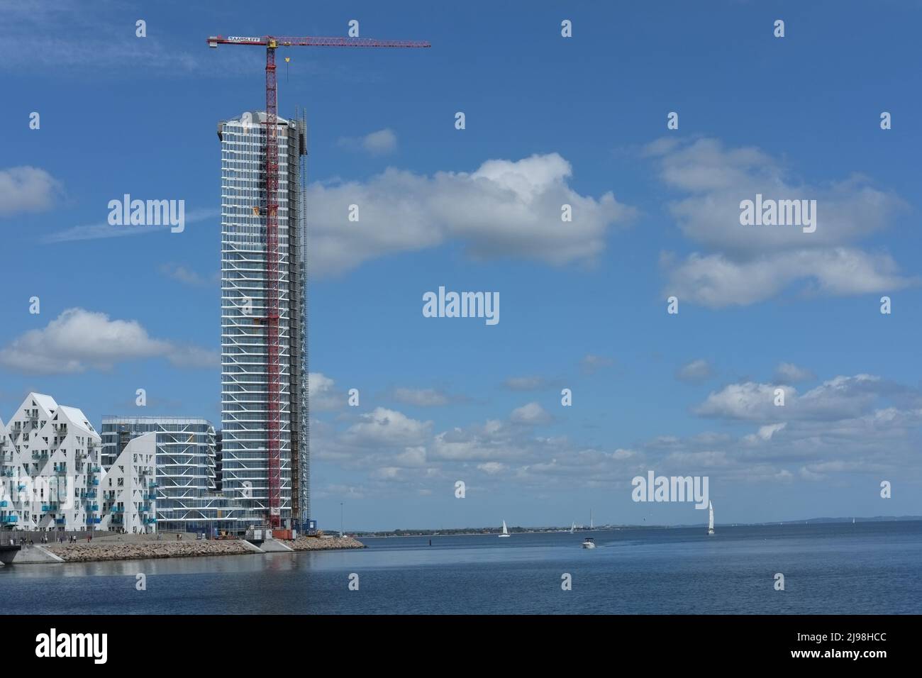 Iceberg Wohnanlage mit 200 Wohnungen und Leuchtturm, Dänemarks höchstes Gebäude mit 142m im Bau befindlichen Gebäuden auf der Insel Aarhus (Aarhus Ø) Stockfoto