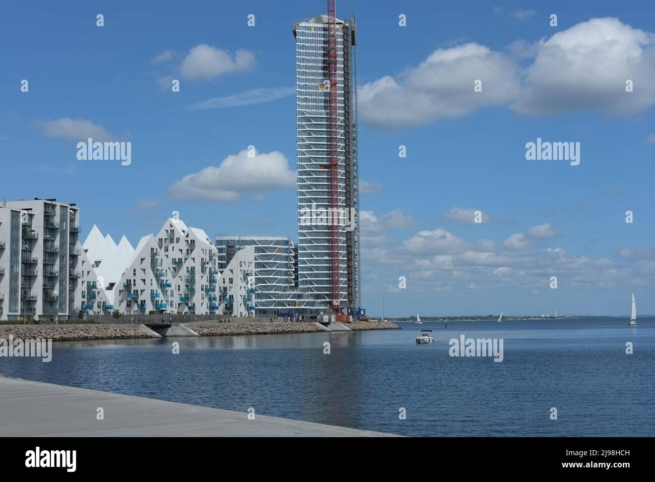 Iceberg Wohnanlage mit 200 Wohnungen und Leuchtturm, Dänemarks höchstes Gebäude mit 142m im Bau befindlichen Gebäuden auf der Insel Aarhus (Aarhus Ø) Stockfoto
