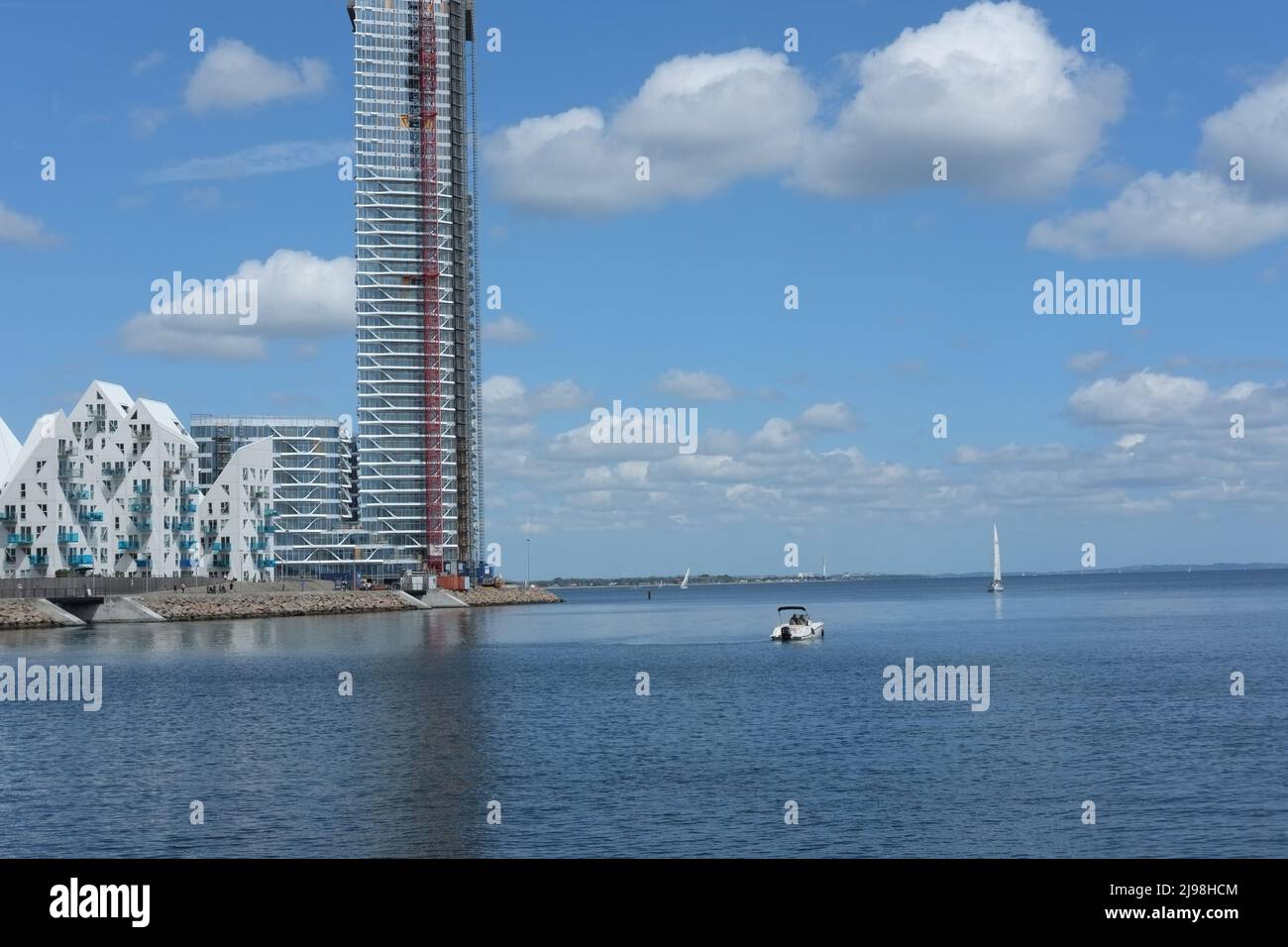 Iceberg Wohnanlage mit 200 Wohnungen und Leuchtturm, Dänemarks höchstes Gebäude mit 142m im Bau befindlichen Gebäuden auf der Insel Aarhus (Aarhus Ø) Stockfoto