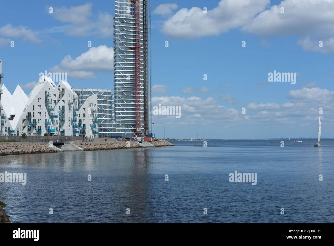 Iceberg Wohnanlage mit 200 Wohnungen und Leuchtturm, Dänemarks höchstes Gebäude mit 142m im Bau befindlichen Gebäuden auf der Insel Aarhus (Aarhus Ø) Stockfoto