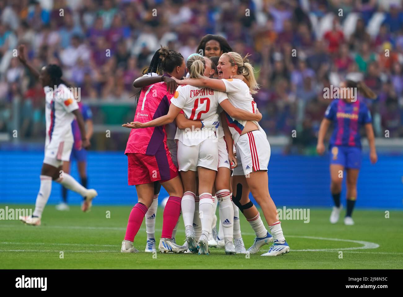 Turin, Italien. 21.. Mai 2022. Amandine Henry (Olympique Lyonnais 6) feiert ihr Tor mit ihren Teamkollegen während des UEFA Womens Champions League Finales zwischen dem FC Barcelona und Olympique Lyonnais im Allianz Stadium Juventus in Turin, Italien. Daniela Porcelli/SPP Quelle: SPP Sport Press Foto. /Alamy Live News Stockfoto