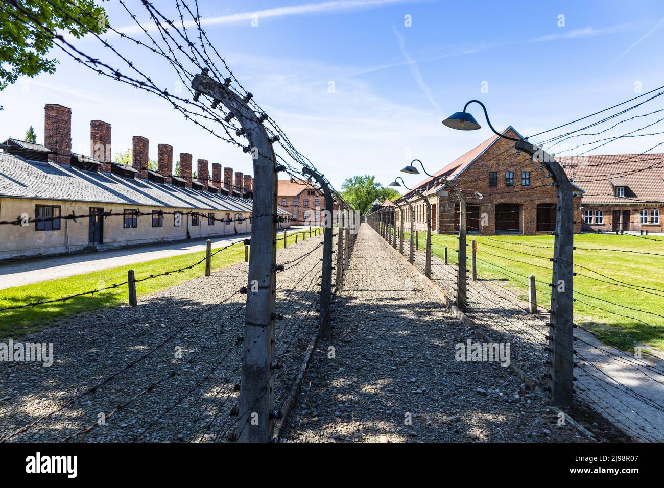 Elektrozaun im Konzentrationslager Auschwitz-Birkenau. Holocaust-Mahnmal Stockfoto