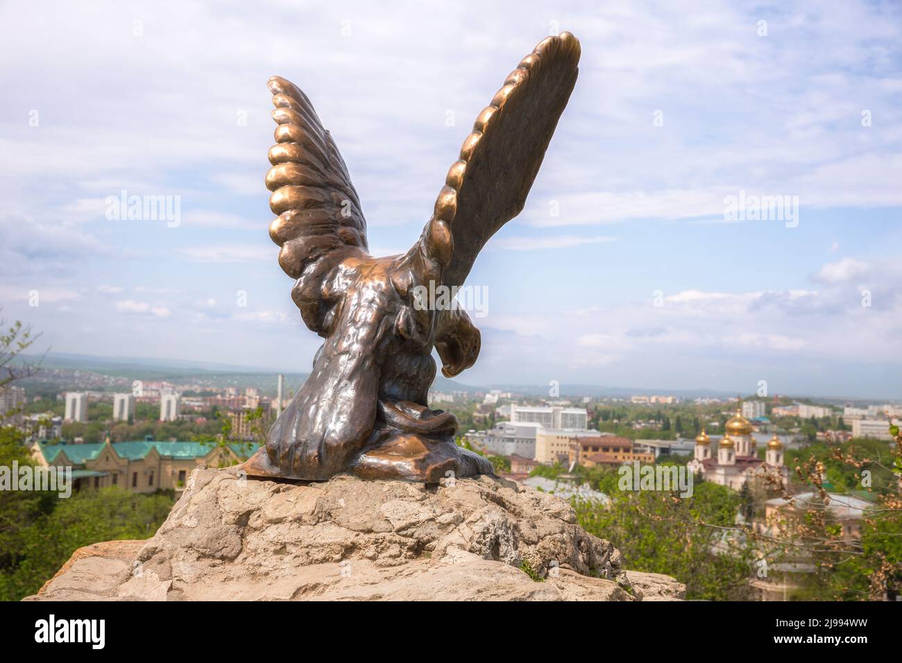 Bronzeadler auf dem Gipfel des Berges - ein Symbol für Pyatigorsk und kaukasischen Mineralnyje Vody, Russland Stockfoto