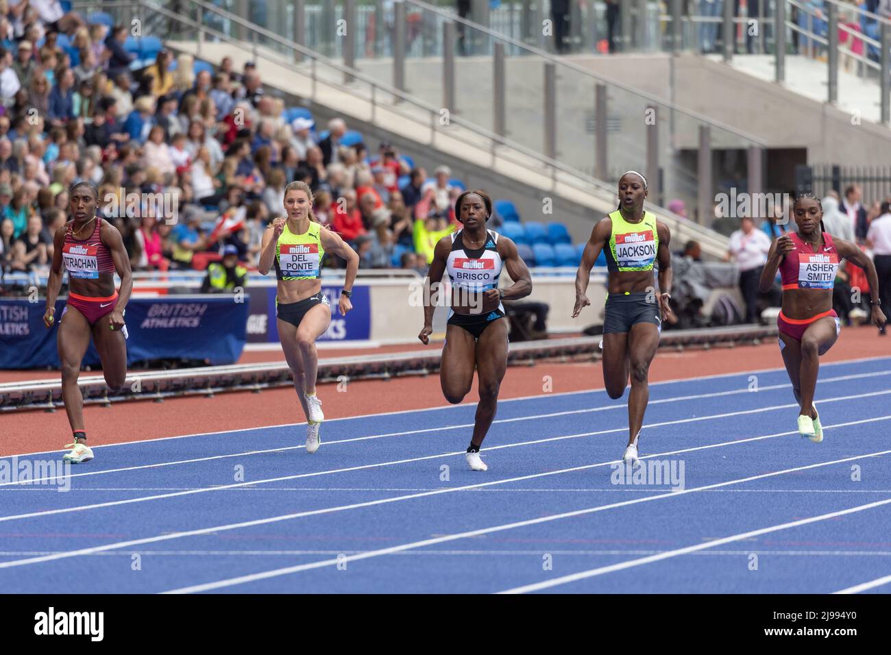 Birmingham, England. 21.. Mai 2022. Anthonique Strachan (BAH), Ajla Del Ponte (SUI), Mikiah Brisco (USA), Shericka Jackson (JAM), Dina Asher-Smith (GBR) beim Frauen-100m-Rennen der Müller Diamond League im Alexander Stadium in Birmingham, England. Die Diamond League ist eine jährliche Serie von Elite-Leichtathletik-Wettbewerben, die vierzehn der besten eingeladenen Leichtathletik-Treffen umfasst. Kredit: Sporting Pics / Alamy Live Nachrichten Stockfoto