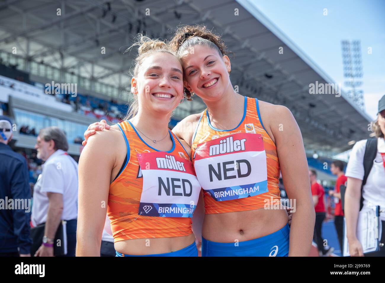 Birmingham, England. 21.. Mai 2022. Die 4x100-m-Staffel der Frauen bei der Leichtathletik-Veranstaltung der Müller Diamond League im Alexander Stadium in Birmingham, England. Die Diamond League ist eine jährliche Serie von Elite-Leichtathletik-Wettbewerben, die vierzehn der besten eingeladenen Leichtathletik-Treffen umfasst. Kredit: Sporting Pics / Alamy Live Nachrichten Stockfoto