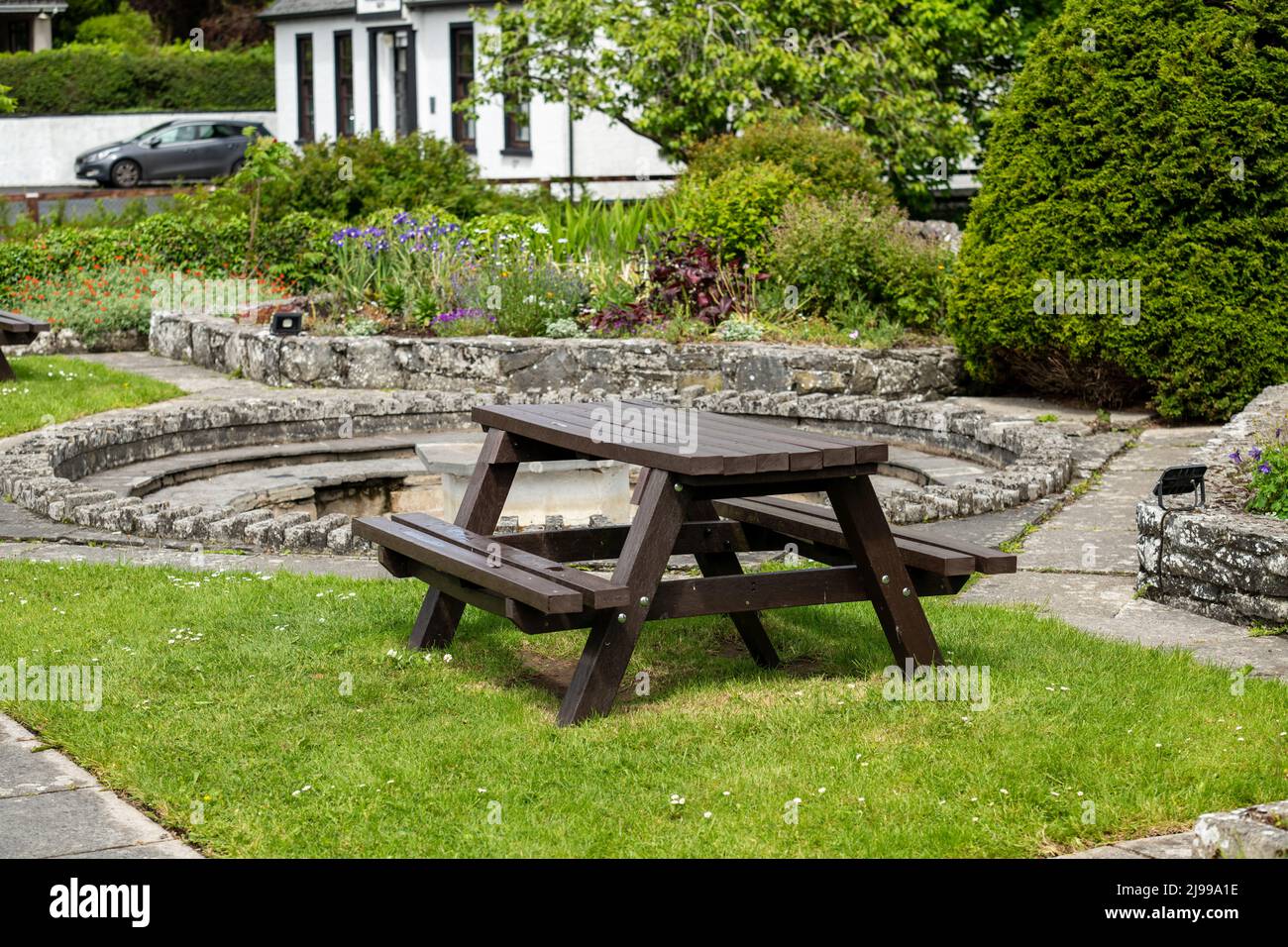 Quin eine malerische Stadt in der Region Shannon mit den Ruinen eines historischen Klosters, Quin, Irland, Mai 21,2022 Stockfoto