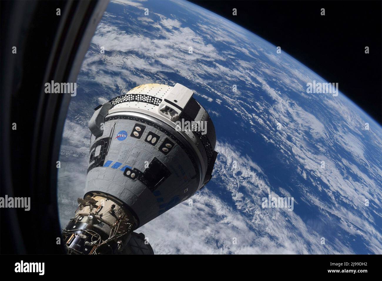 Internationale Raumstation, Erdorbit. 21.. Mai 2022. Internationale Raumstation, Erdorbit. 21. Mai 2022. Die Boeing CST-100 Starliner-Raumsonde dockt erstmals an der Internationalen Raumstation am 21. Mai 2022 in Earth Orbit an. Quelle: ESA/NASA/Alamy Live News Stockfoto