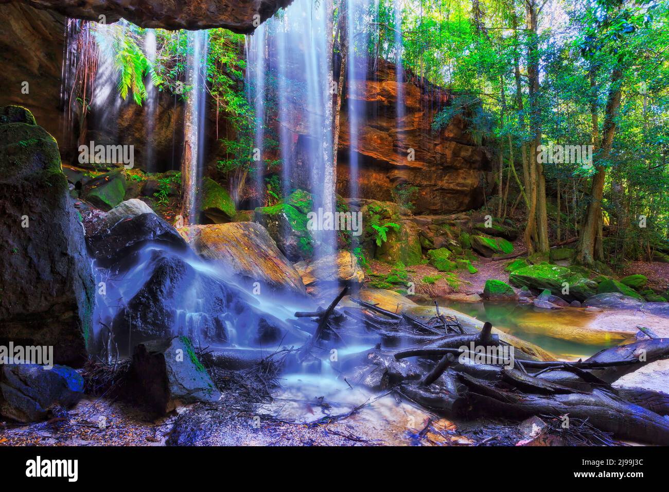 Oakland Wasserfall in Hazelbrook Wanderweg des Blue Mountains National Park, Australien. Stockfoto