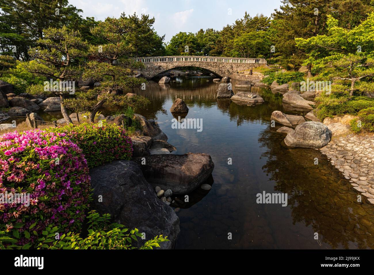 Der Toyanogata Park Garden ist ein Stadtpark von Niigata am Ufer des Toyanogata Sees. Er wird von den Einheimischen als Heilgarten bezeichnet, da er ein beliebter Ort ist Stockfoto